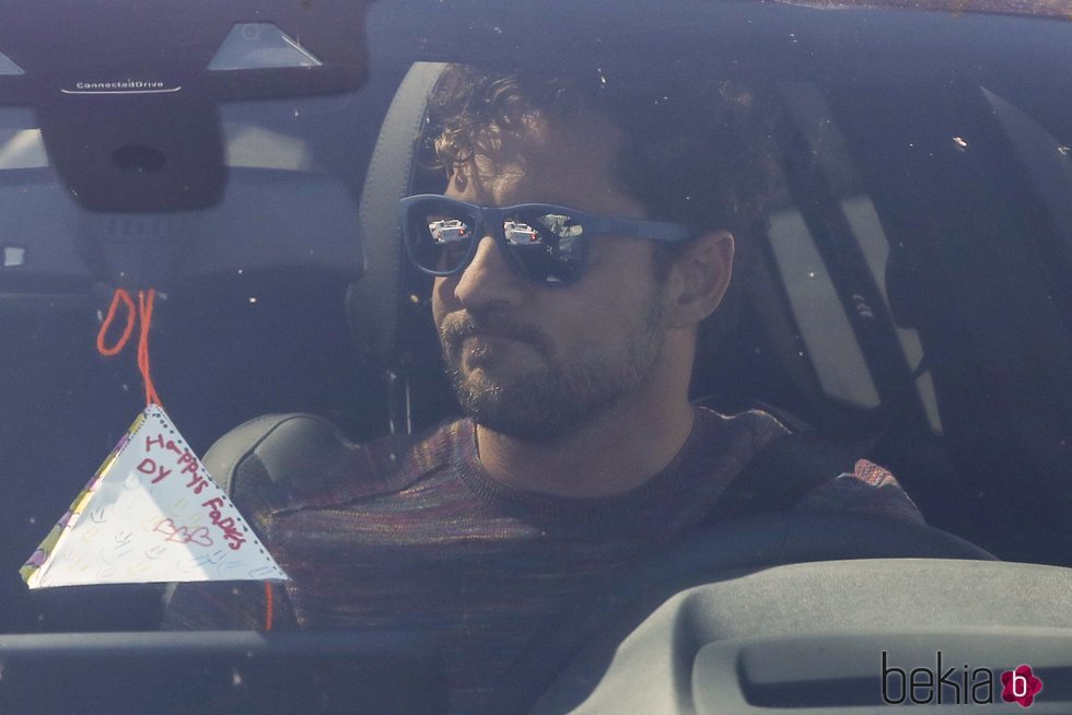 David Bisbal acompañando a su mujer al médico