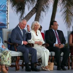 El Príncipe Carlos y Camilla Parker de visita en la Islas Caimán