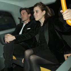 Beatriz de York y Edoardo Mapelli Mozzi en un taxi en Londres