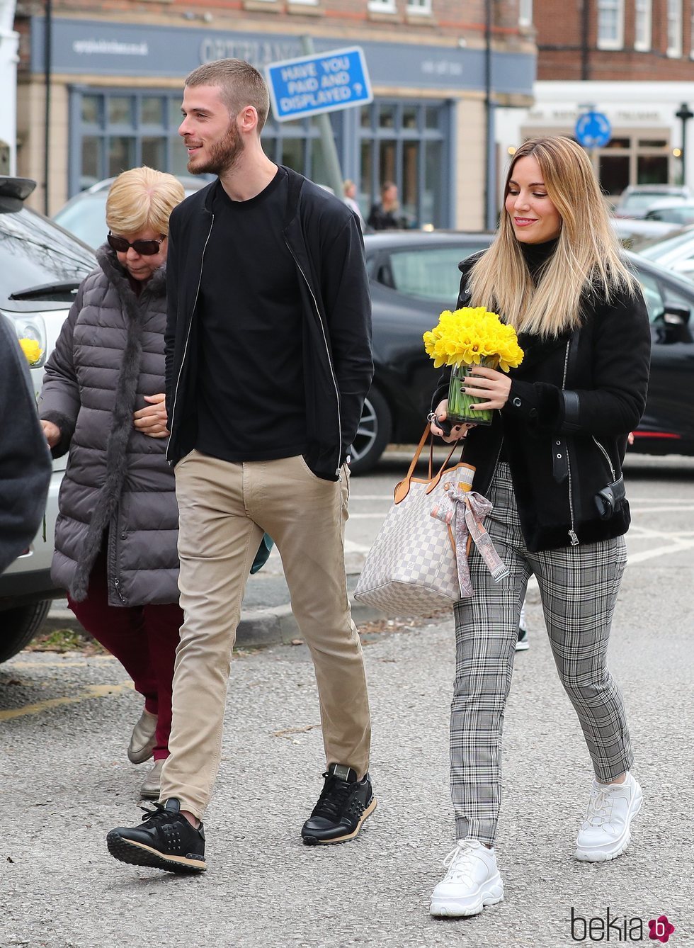 Edurne y David de Gea dando un paseo por Manchester