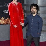 Erica Schmidt y Peter Dinklage en la premiere de la octava temporada de 'Juego de Tronos'