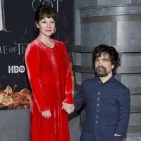 Erica Schmidt y Peter Dinklage en la premiere de la octava temporada de 'Juego de Tronos'