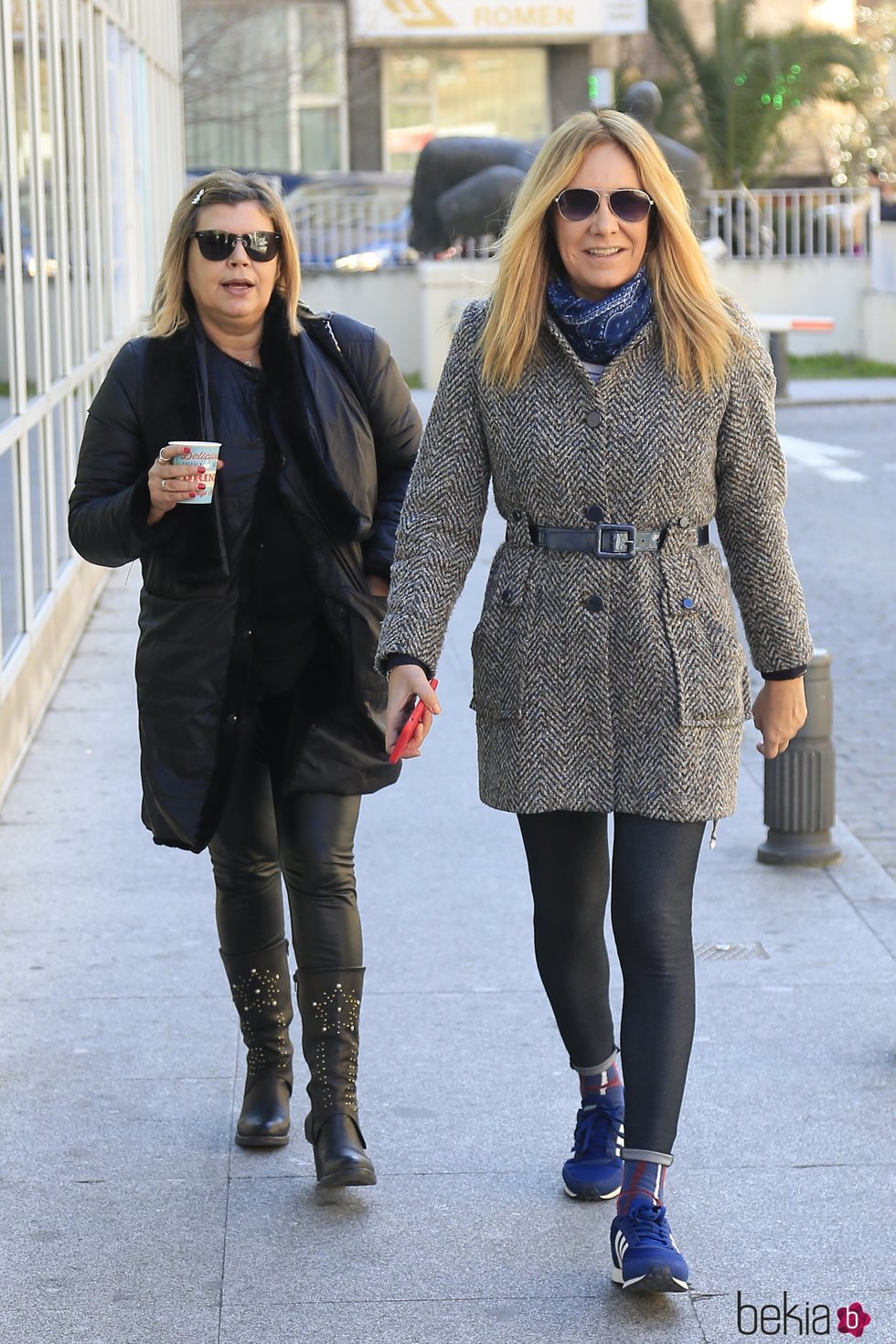 Terelu Campos y Belén Rodríguez paseando por la calle