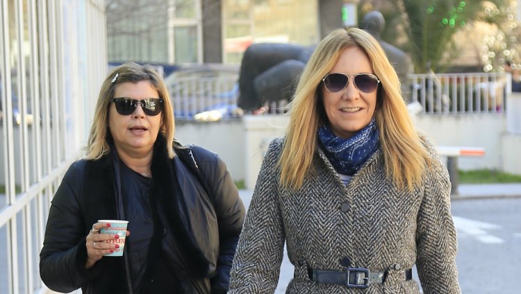 Terelu Campos y Belén Rodríguez paseando por la calle