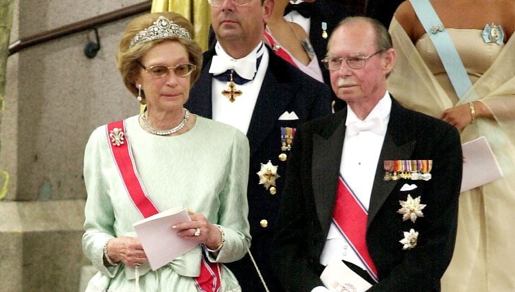 Los Grandes Duques Juan y Josefina Carlota de Luxemburgo en la boda del Príncipe Haakon y Mette-Marit