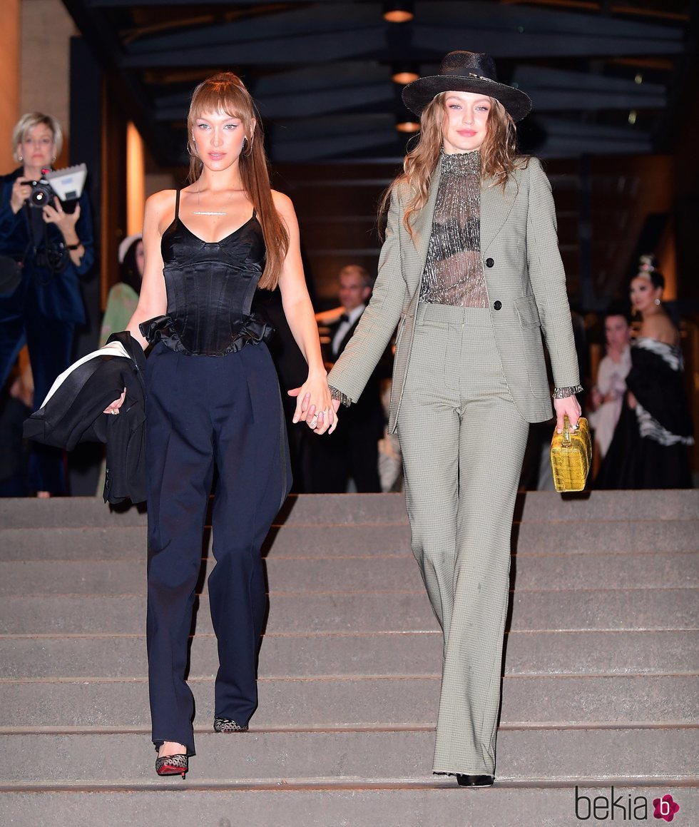 Bella y Gigi Hadid en la boda de Marc Jacobs