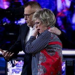 Jordi González consolando a Juani en la primera parte de la final de 'GH DÚO'