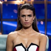 Sofía Suescun muy seria en el plató de 'GH DÚO' en la primera parte de la final