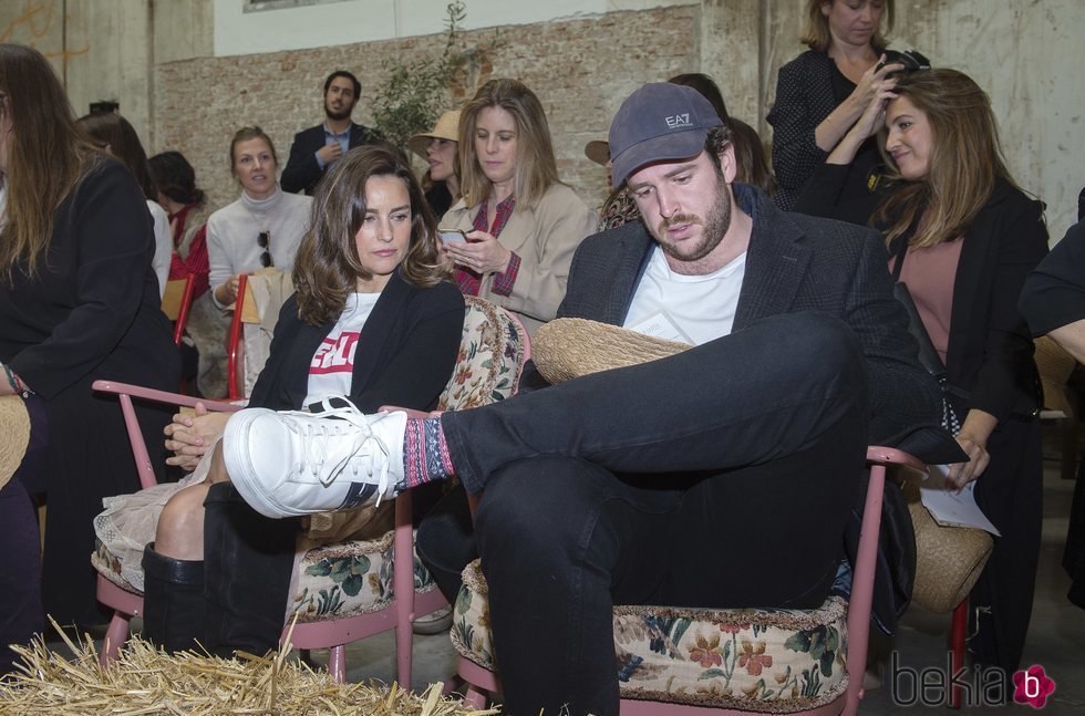 Álex Lequio con María Palacios en un desfile de moda