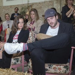 Álex Lequio con María Palacios en un desfile de moda