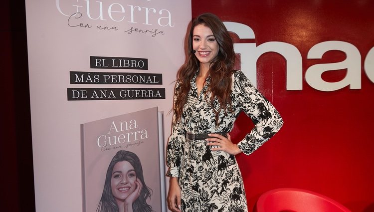 Ana Guerra durante la presentación de su libro 'Con una sonrisa'