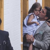 Fran Rivera besando a su hija Carmen en el inicio de la Semana Santa 2019