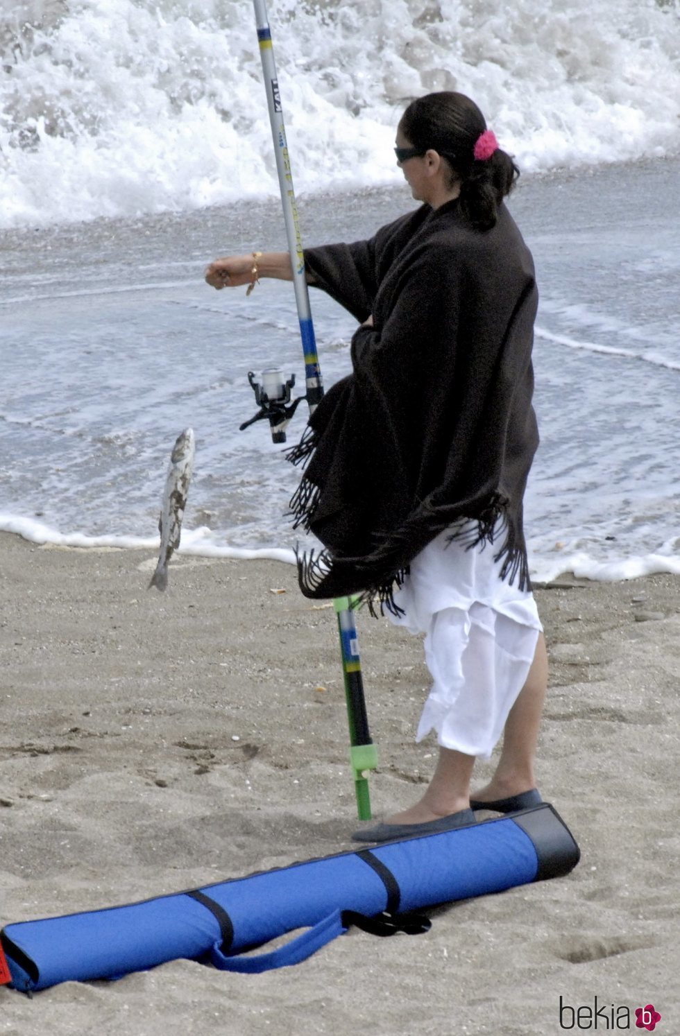 Isabel Pantoja pescando en Marbella