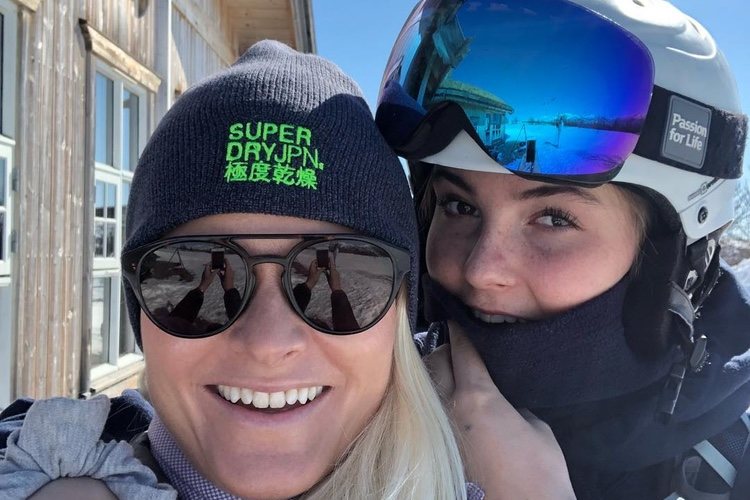 Mette-Marit de Noruega e Ingrid Alexandra de Noruega durante sus vacaciones de Semana Santa 2019