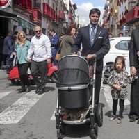 Fran Rivera y Lourdes Montes en la Semana Santa de Sevilla con sus hijos