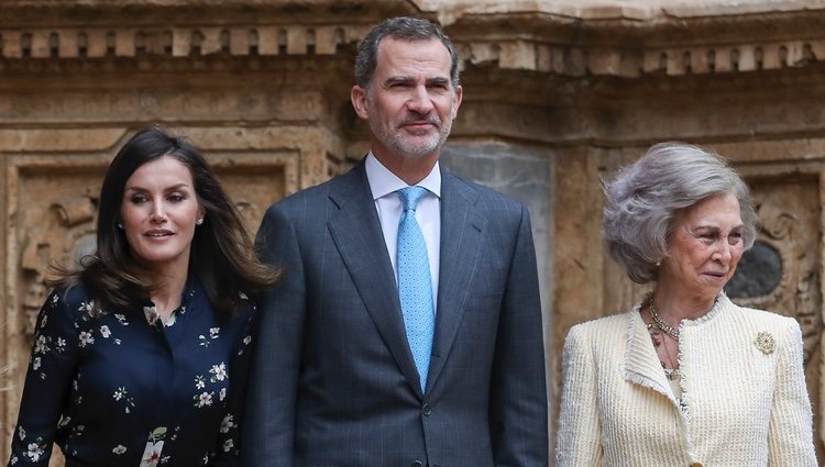 Los Reyes Felipe y Letizia junto a la Reina Sofía en la Misa de Pascua 2019