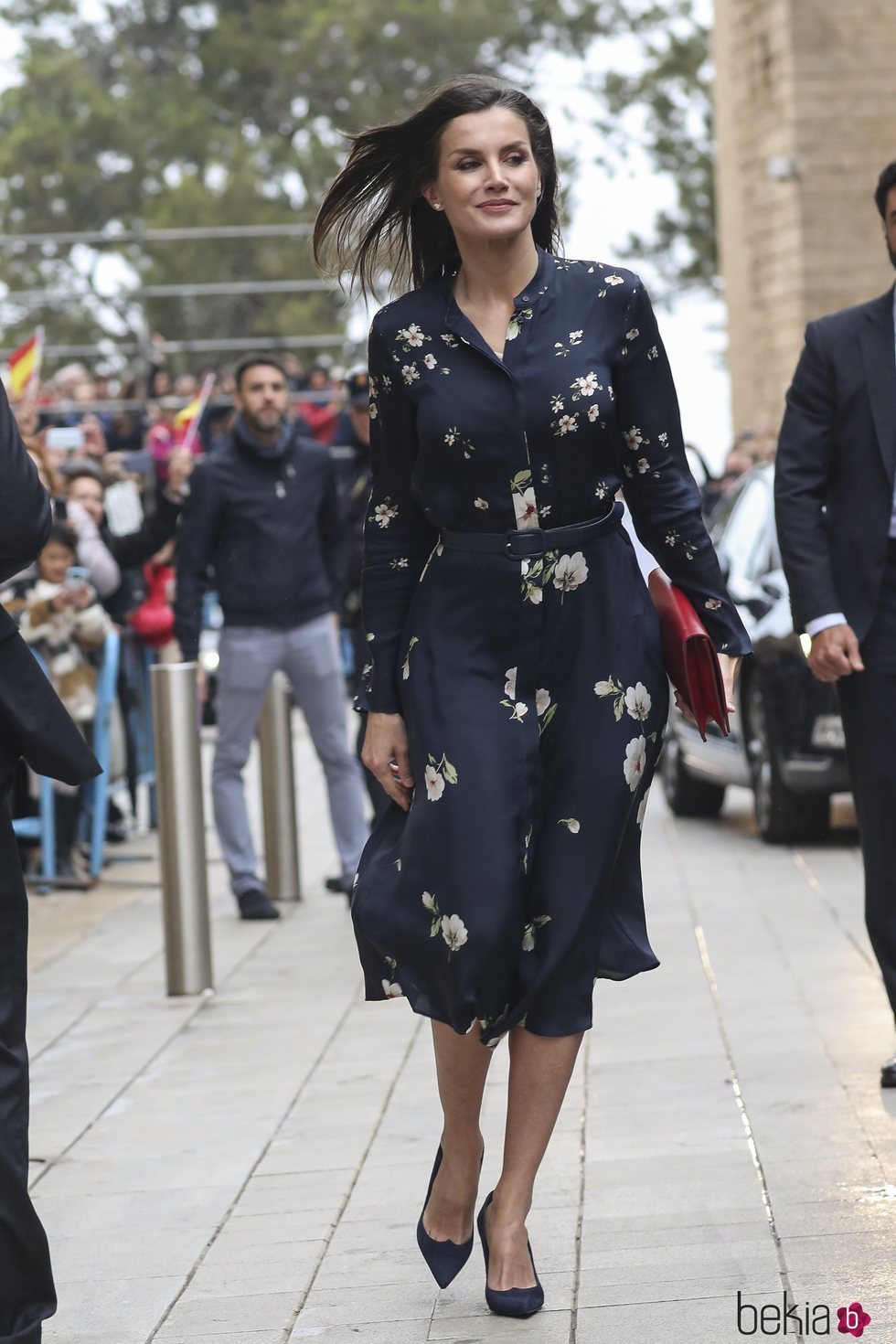 La Reina Letizia saliendo de la Misa de Pascua 2019