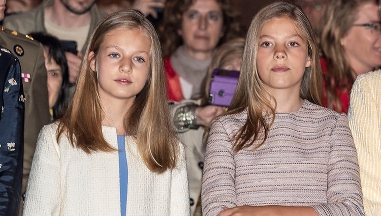 La Princesa Leonor y la Infanta Sofía durante la Misa de Pascua 2019