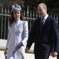 El Príncipe Guillermo de Inglaterra y Kate Middleton llegando a la Misa de Pascua 2019