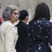 La Reina Sofía con cara de sorpresa junto a la Reina Letizia en la Misa de Pascua 2019