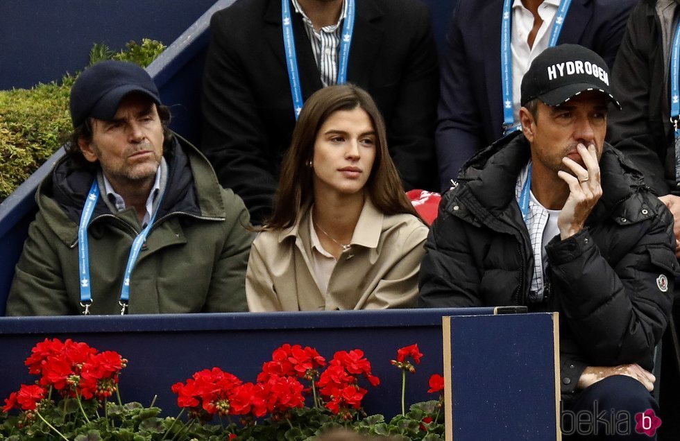 Sandra Gago apoyando a Feliciano López desde las gradas con unos amigos