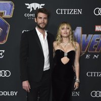 Miley Cyrus y Liam Hemsworth en la premiere de 'Vengadores: Endgame' en Los Ángeles