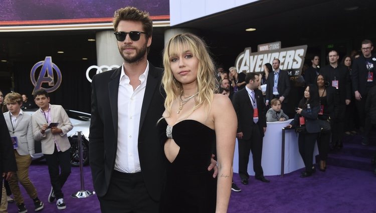 Liam Hemsworth y Miley Cyrus en la premiere de 'Vengadores: Endgame' en Los Ángeles