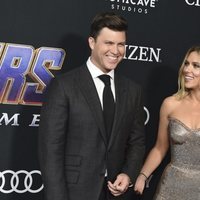 Colin Jost y Scarlett Johansson en la premiere de 'Vengadores: Endgame'