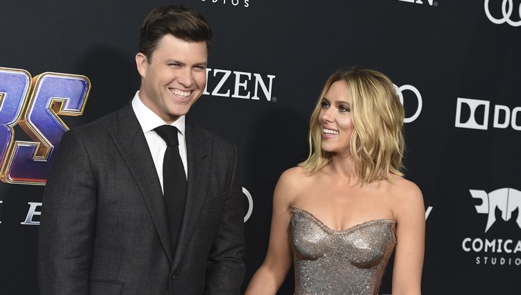 Colin Jost y Scarlett Johansson en la premiere de 'Vengadores: Endgame'