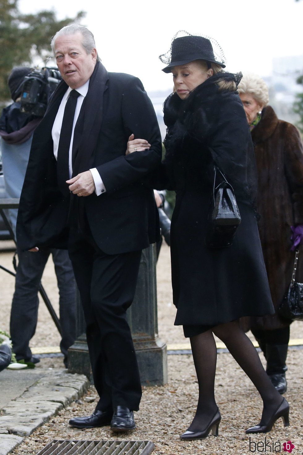 Miguel de Orleans y Bárbara de Posch en el funeral del Conde de París