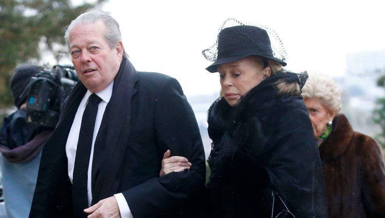 Miguel de Orleans y Bárbara de Posch en el funeral del Conde de París