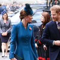 Kate Middleton y el Príncipe Harry en el Anzac Day