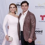 Elizabeth Alvarez y Jorge Salinas en los Billboard Latin Music