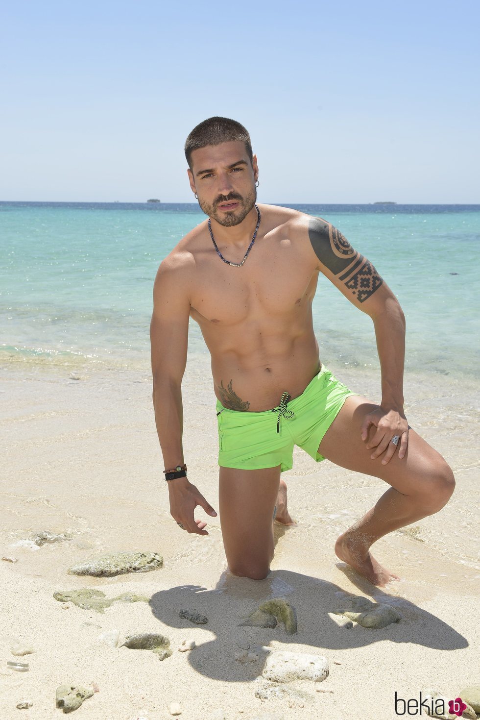 Posado oficial de Fabio Colloricchio en la playa para Supervivientes 2019