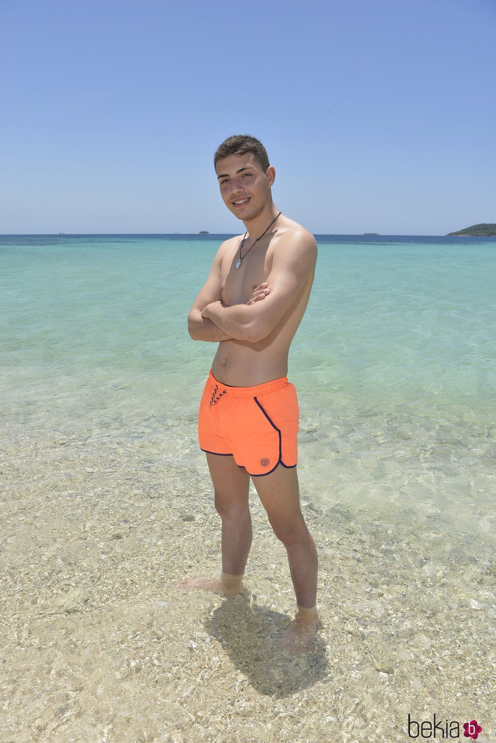 Posado oficial de Jonathan Piqueras en la playa para Supervivientes 2019