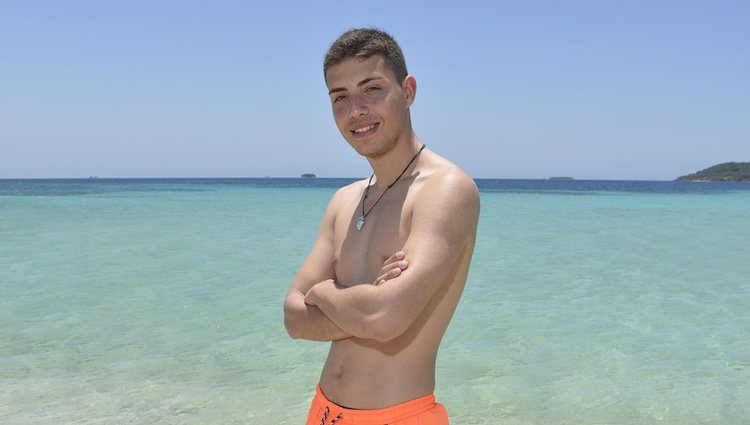 Posado oficial de Jonathan Piqueras en la playa para Supervivientes 2019