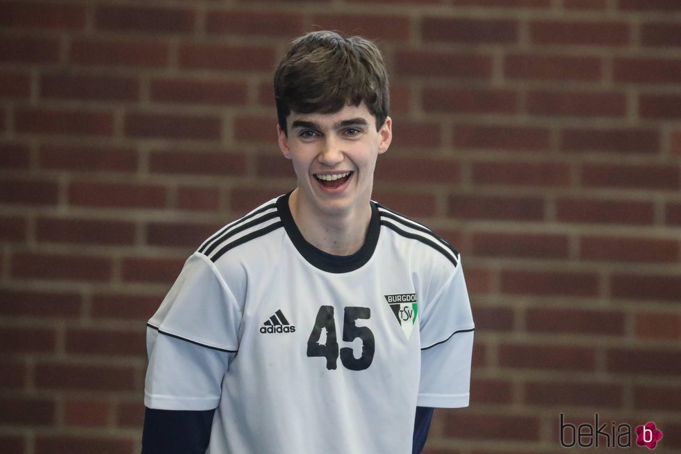 Pablo Urdangarin en un partido de balonmano del TSV Hannover-Burgdorf