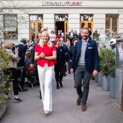 Los Príncipes Mette-Marit y Haakon de Noruega en el Litteraturhuset