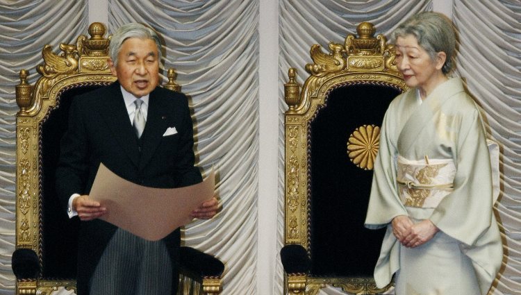 El Emperador Akihito de Japón dando un discurso en el Parlamento