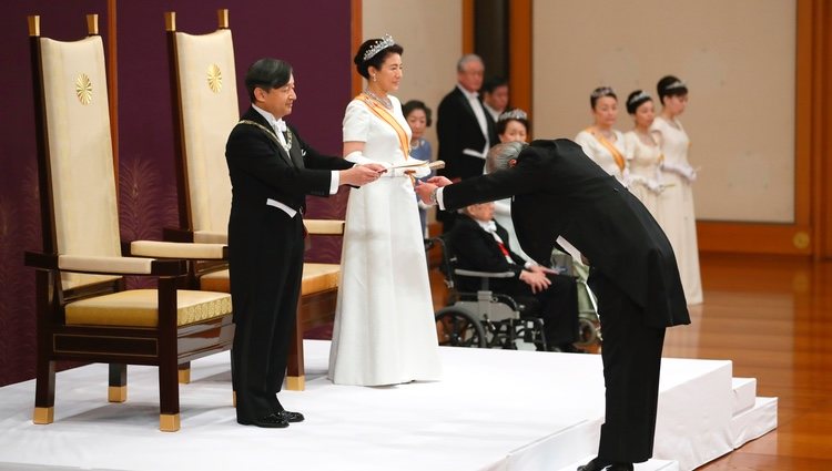 Naruhito de Japón pronuncia su primer discurso como Emperador junto a la Emperatriz Masako