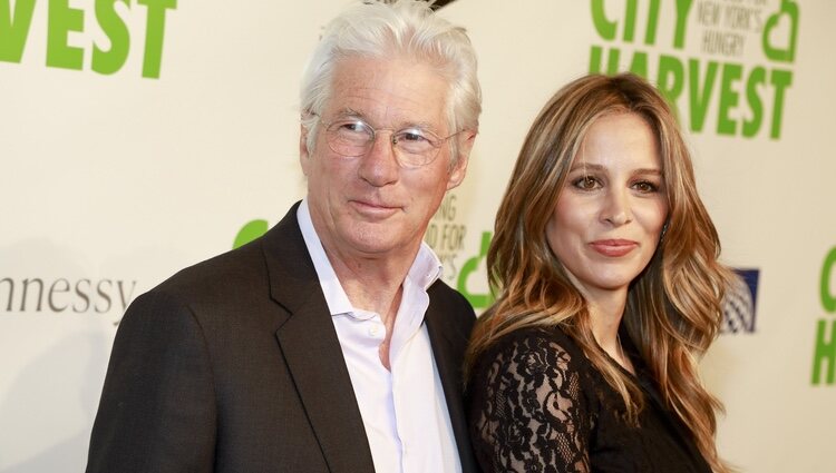 Richard Gere y Alejandra Silva reaparecen en sociedad tras ser padres, durante la Gala de City Harvest