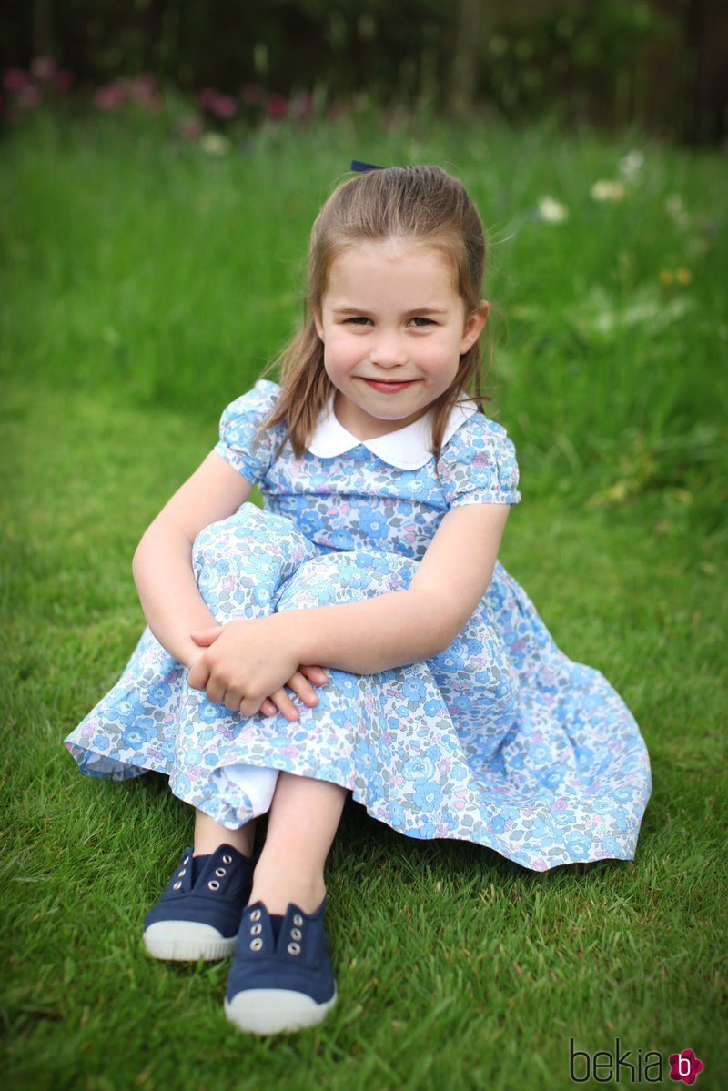 La Princesa Carlota en los jardines de Kensington Palace