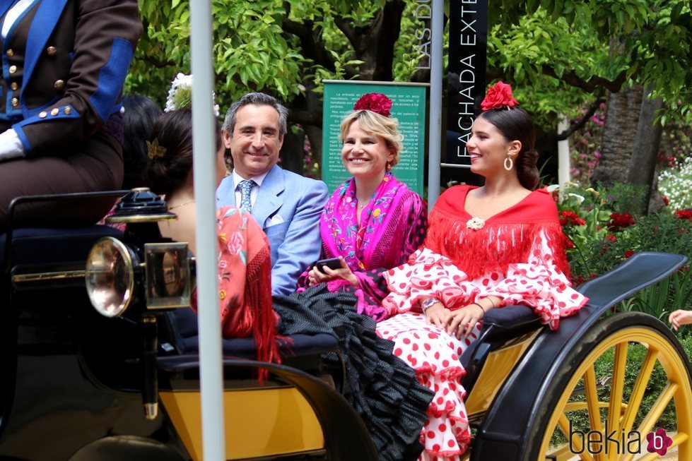 Eugenia Martínez de Irujo y Cayetana Rivera en la primera jornada de la Feria de Abril 2019