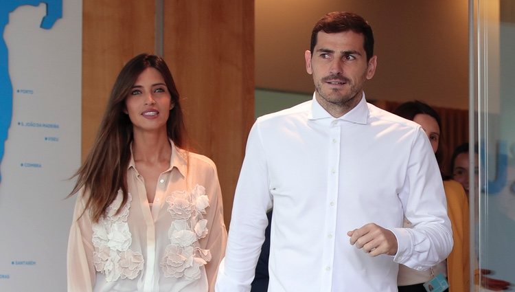 Sara Carbonero e Iker Casillas saliendo del hospital