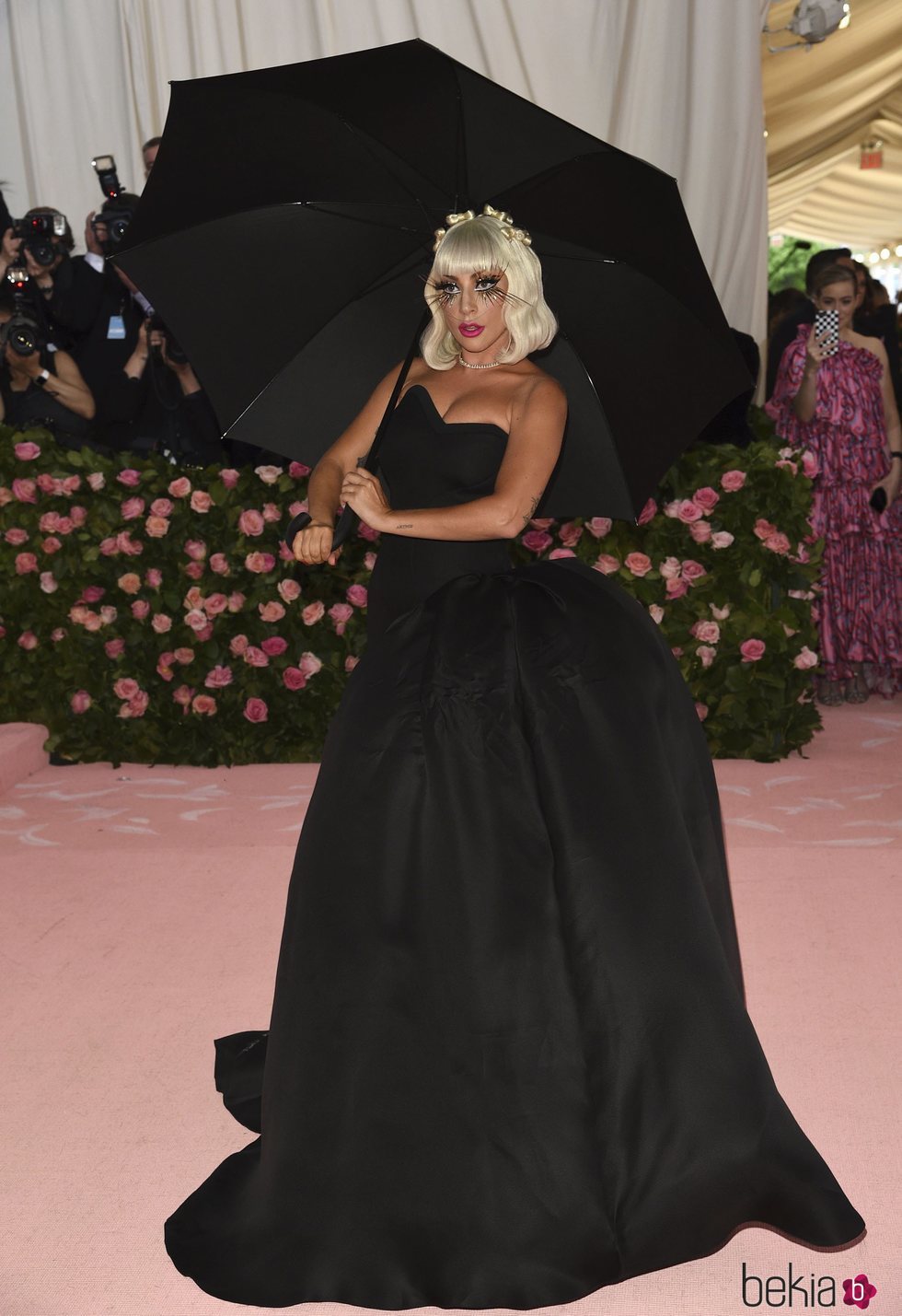 Lady Gaga en la alfombra roja de la Gala MET 2019 con su segundo look