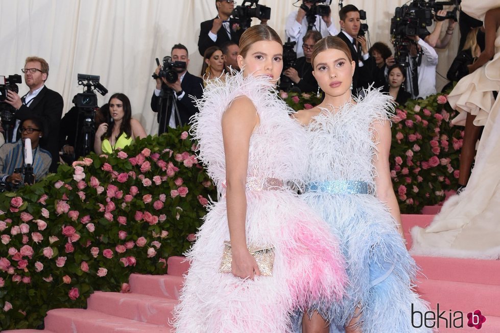 Cristina y Victoria, las hijas de Julio Iglesias, posan en la Gala MET 2019