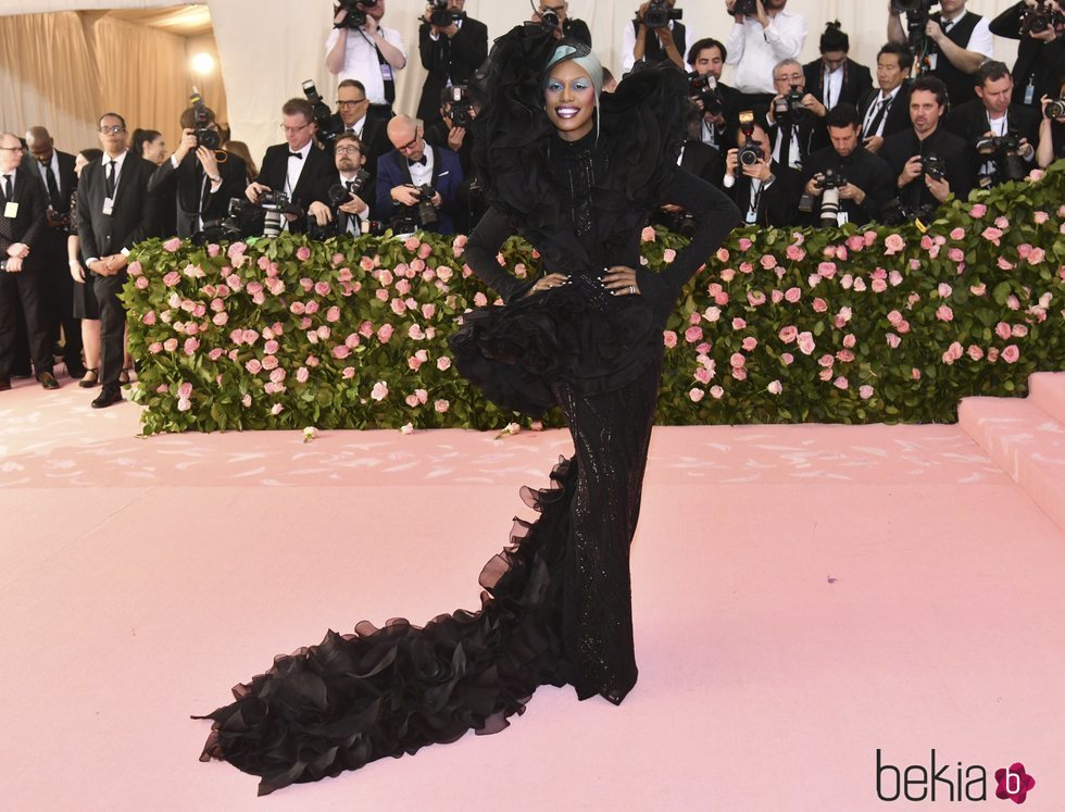 Laverne Cox en la alfombra roja de la Gala MET 2019