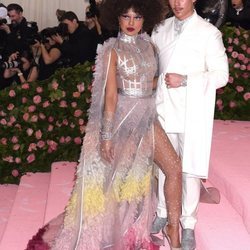 Priyanka Chopra y Nick Jonas en la alfombra roja de la Gala MET 2019