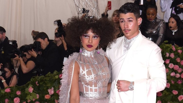 Priyanka Chopra y Nick Jonas en la alfombra roja de la Gala MET 2019