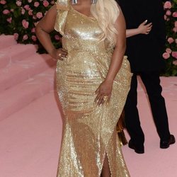 Mindy Kaling en la alfombra roja de la Gala MET 2019